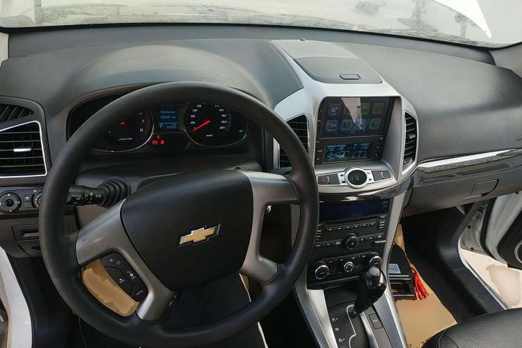 Used Chevrolet Captiva 2017 2.4L Two-Wheel Drive Luxury Edition 7 Seats Center Console