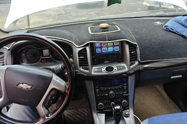 Used Chevrolet Captiva 2017 2.4L 4x4 Flagship Edition 7-Seater Center Console