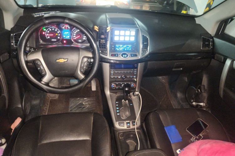 Used Chevrolet Captiva 2017 2.4L 4x4 Flagship Edition 7-Seater Center Console