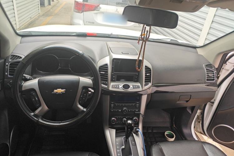 Used Chevrolet Captiva 2017 2.4L 4x4 Flagship Edition 7-Seater Center Console