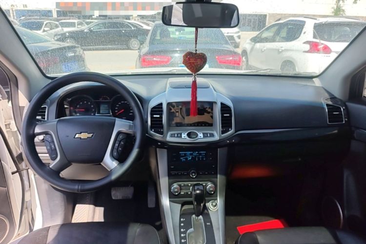 Used Chevrolet Captiva 2017 2.4L 4x4 Flagship Edition 7-Seater Center Console