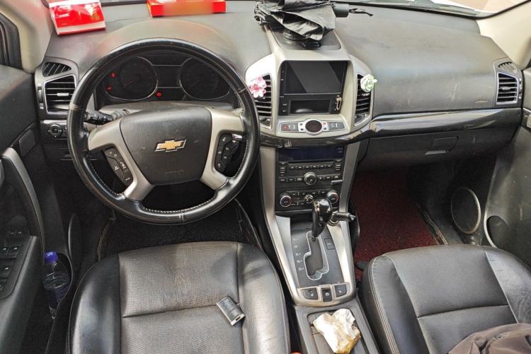 Used Chevrolet Captiva 2017 2.4L 4x4 Flagship Edition 7-Seater Center Console