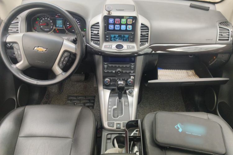 Used Chevrolet Captiva 2017 2.4L 4x4 Flagship Edition 7-Seater Center Console