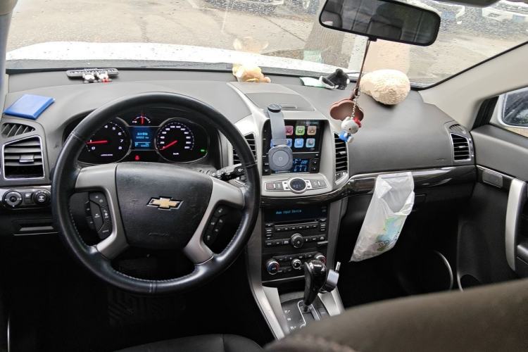 Used Chevrolet Captiva 2017 2.4L 4x4 Flagship Edition 7-Seater Center Console