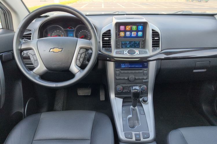 Used Chevrolet Captiva 2017 2.4L 4x4 Flagship Edition 7-Seater Center Console