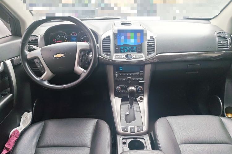 Used Chevrolet Captiva 2017 2.4L 4x4 Flagship Edition 7-Seater Center Console
