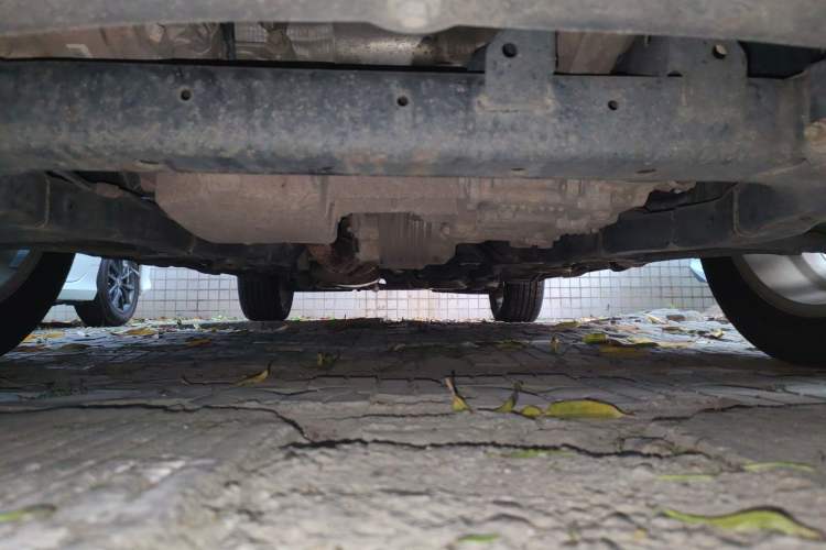 Used Chevrolet Captiva 2017 2.4L 4x4 Flagship Edition 7-Seater Chassis Front