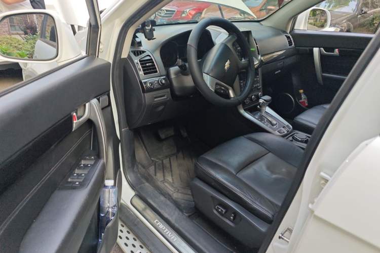 Used Chevrolet Captiva 2017 2.4L 4x4 Flagship Edition 7-Seater Driver Seat