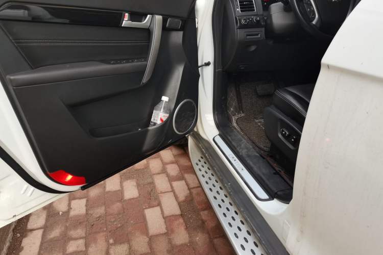 Used Chevrolet Captiva 2017 2.4L 4x4 Flagship Edition 7-Seater Driver Seat