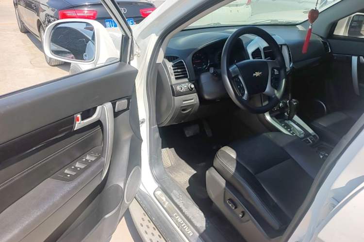 Used Chevrolet Captiva 2017 2.4L 4x4 Flagship Edition 7-Seater Driver Seat
