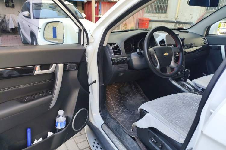 Used Chevrolet Captiva 2017 2.4L 4x4 Flagship Edition 7-Seater Driver Seat