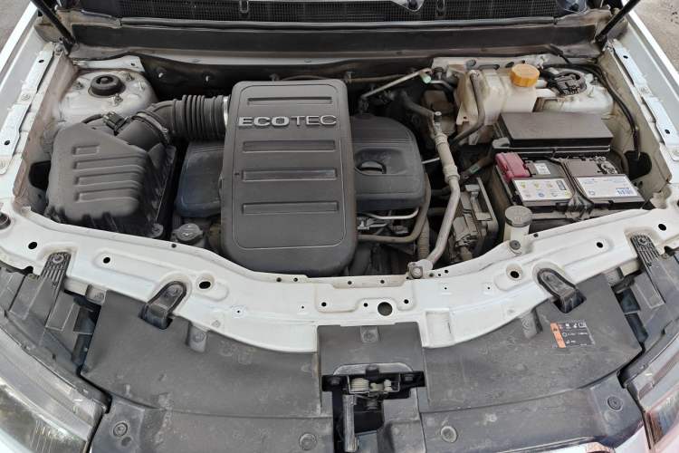 Used Chevrolet Captiva 2017 2.4L 4x4 Flagship Edition 7-Seater Engine Bay