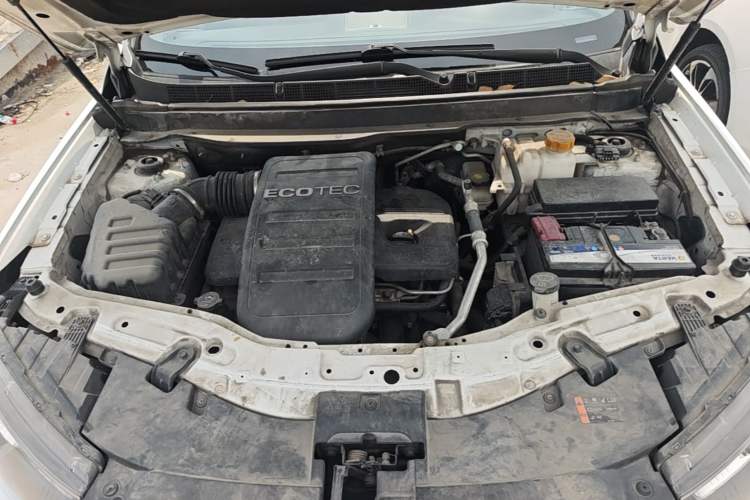 Used Chevrolet Captiva 2017 2.4L 4x4 Flagship Edition 7-Seater Engine Bay