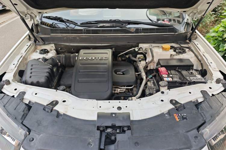 Used Chevrolet Captiva 2017 2.4L 4x4 Flagship Edition 7-Seater Engine Bay