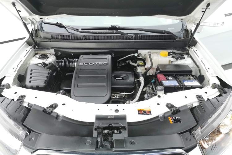Used Chevrolet Captiva 2017 2.4L 4x4 Flagship Edition 7-Seater Engine Bay