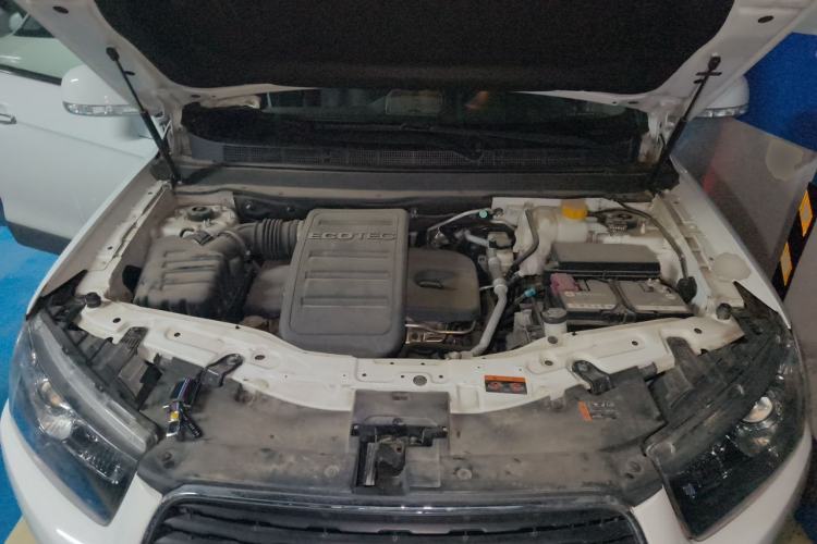 Used Chevrolet Captiva 2017 2.4L 4x4 Flagship Edition 7-Seater Engine Bay