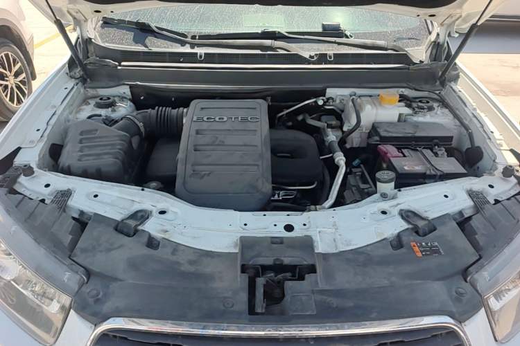 Used Chevrolet Captiva 2017 2.4L 4x4 Flagship Edition 7-Seater Engine Bay