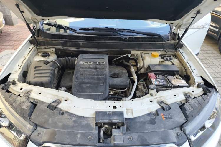 Used Chevrolet Captiva 2017 2.4L 4x4 Flagship Edition 7-Seater Engine Bay