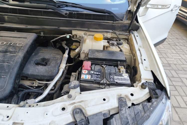 Used Chevrolet Captiva 2017 2.4L 4x4 Flagship Edition 7-Seater Engine Bay Left