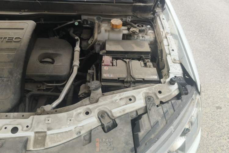 Used Chevrolet Captiva 2017 2.4L 4x4 Flagship Edition 7-Seater Engine Bay Left