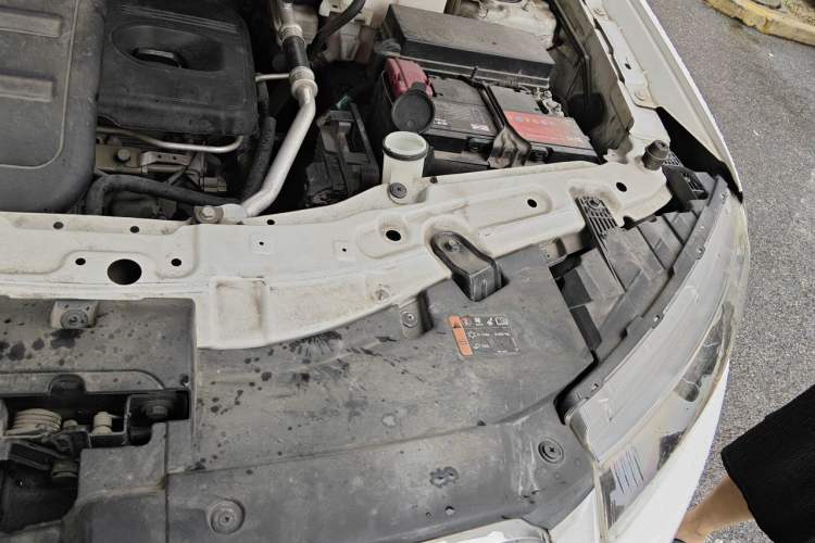 Used Chevrolet Captiva 2017 2.4L 4x4 Flagship Edition 7-Seater Engine Bay Left