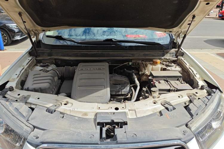 Used Chevrolet Captiva 2017 2.4L 4x4 Flagship Edition 7-Seater Engine Bay
