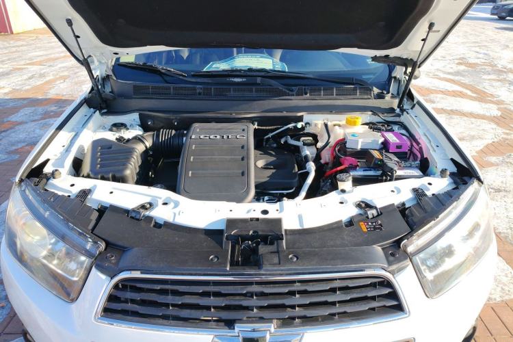 Used Chevrolet Captiva 2017 2.4L 4x4 Flagship Edition 7-Seater Engine Bay