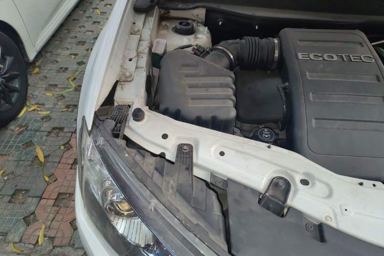 Used Chevrolet Captiva 2017 2.4L 4x4 Flagship Edition 7-Seater Engine Bay Right