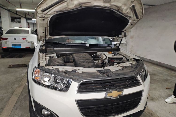 Used Chevrolet Captiva 2017 2.4L Two-Wheel Drive Luxury Edition 7 Seats Engine Bay Right