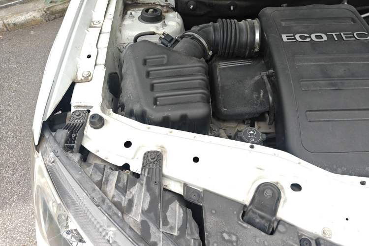 Used Chevrolet Captiva 2017 2.4L Two-Wheel Drive Luxury Edition 7 Seats Engine Bay Right