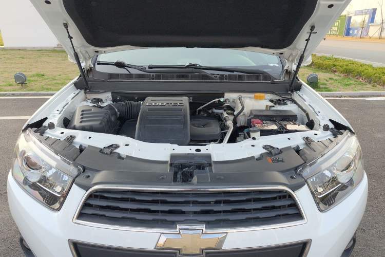 Used Chevrolet Captiva 2017 2.4L 4x4 Flagship Edition 7-Seater Engine Bay