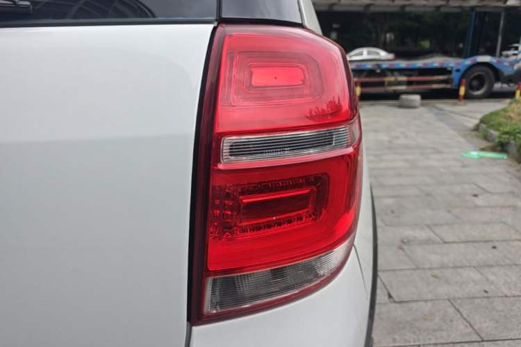 Used Chevrolet Captiva 2017 2.4L Two-Wheel Drive Luxury Edition 7 Seats Exterior 3