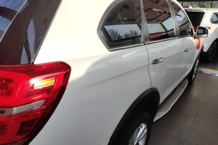 Used Chevrolet Captiva 2017 2.4L 4x4 Flagship Edition 7-Seater Exterior 3