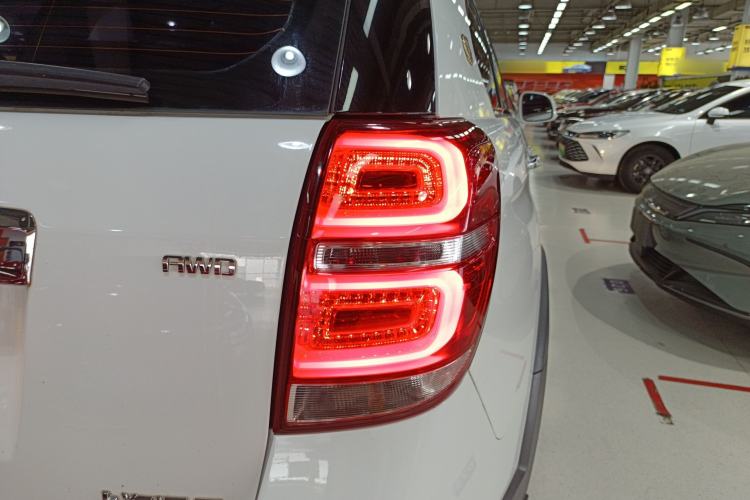 Used Chevrolet Captiva 2017 2.4L 4x4 Flagship Edition 7-Seater Exterior 3