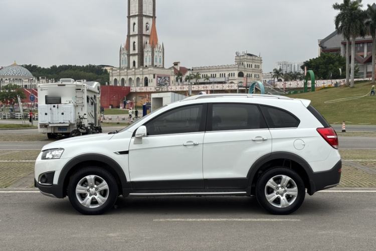 Used Chevrolet Captiva 2017 2.4L Two-Wheel Drive Luxury Edition 7 Seats Exterior 3