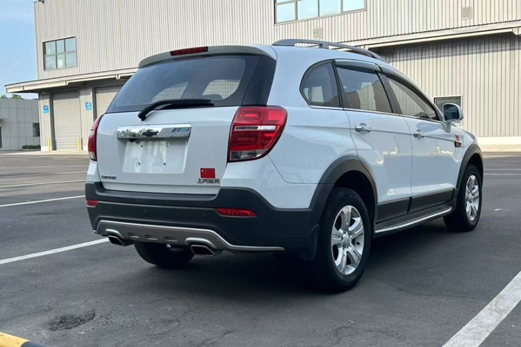Used Chevrolet Captiva 2017 2.4L Two-Wheel Drive Luxury Edition 7 Seats Exterior 3