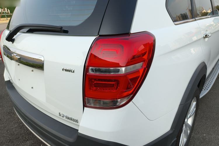 Used Chevrolet Captiva 2017 2.4L 4x4 Flagship Edition 7-Seater Exterior 3