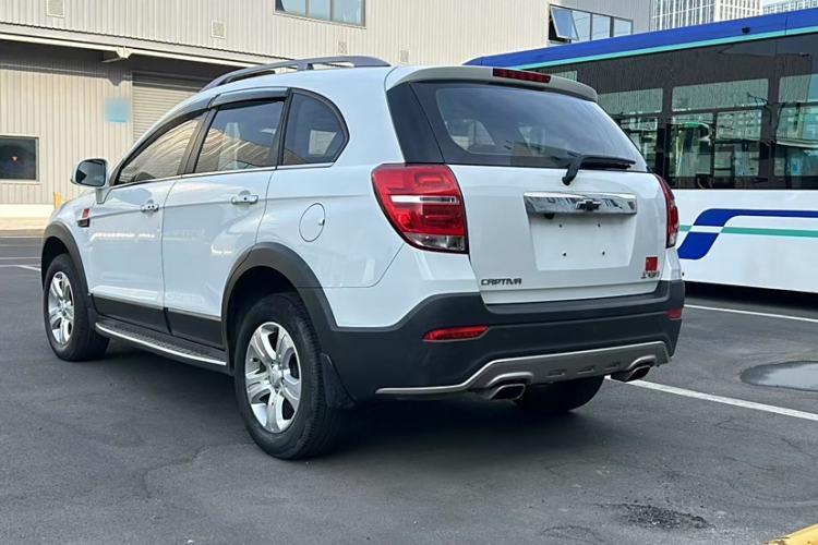 Used Chevrolet Captiva 2017 2.4L Two-Wheel Drive Luxury Edition 7 Seats Exterior 4