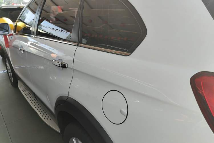 Used Chevrolet Captiva 2017 2.4L 4x4 Flagship Edition 7-Seater Exterior 5