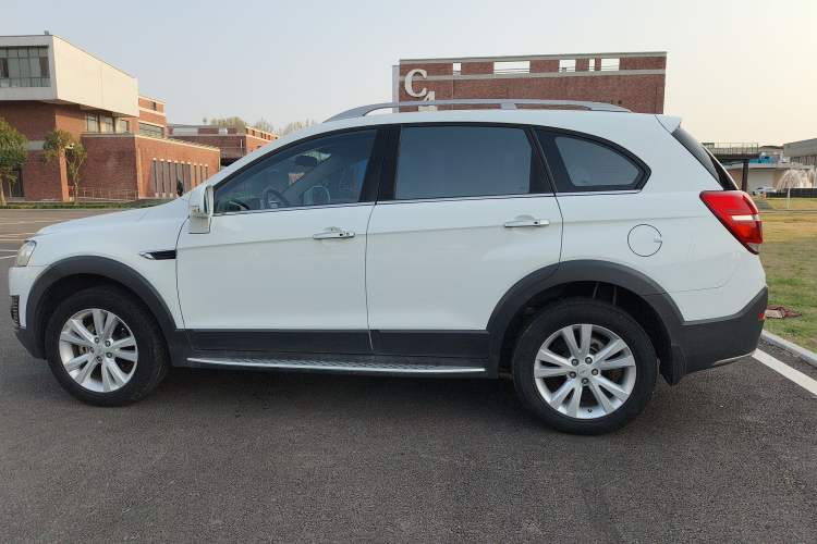 Used Chevrolet Captiva 2017 2.4L 4x4 Flagship Edition 7-Seater Exterior 6