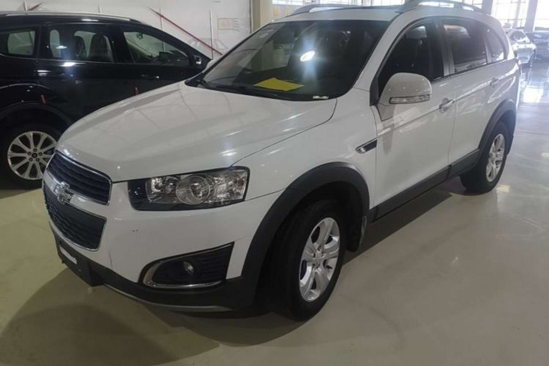 Used Chevrolet Captiva 2017 2.4L Two-Wheel Drive Urban Version 7 Seats Front Left 45 Deg