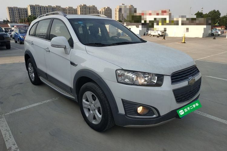 Used Chevrolet Captiva 2017 2.4L Two-Wheel Drive Luxury Edition 7 Seats Front Right 45 Deg