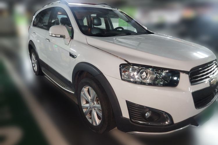 Used Chevrolet Captiva 2017 2.4L 4x4 Flagship Edition 7-Seater Front Right 45 Deg