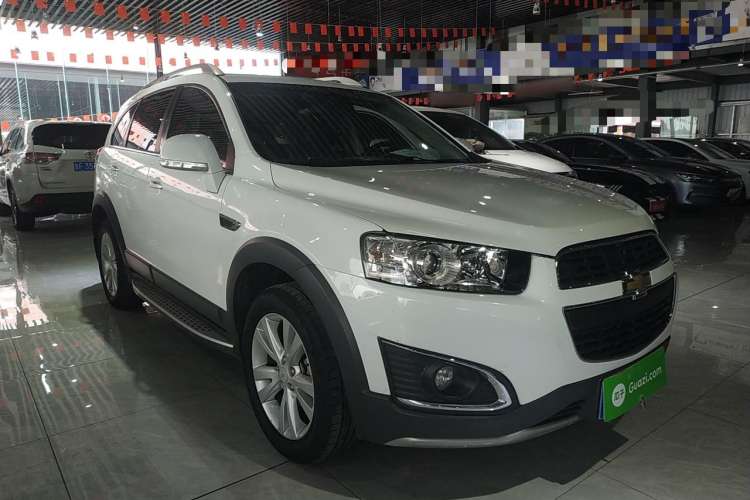 Used Chevrolet Captiva 2017 2.4L 4x4 Flagship Edition 7-Seater Front Right 45 Deg