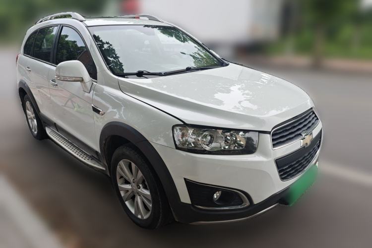 Used Chevrolet Captiva 2017 2.4L 4x4 Flagship Edition 7-Seater Front Right 45 Deg