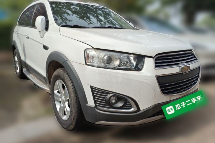 Used Chevrolet Captiva 2017 2.4L Two-Wheel Drive Luxury Edition 7 Seats Front Right 45 Deg
