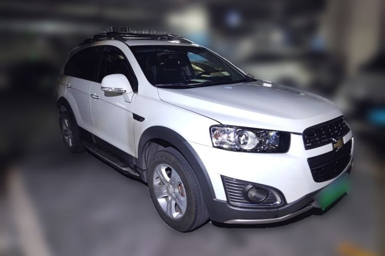 Used Chevrolet Captiva 2017 2.4L Two-Wheel Drive Luxury Edition 7 Seats Front Right 45 Deg