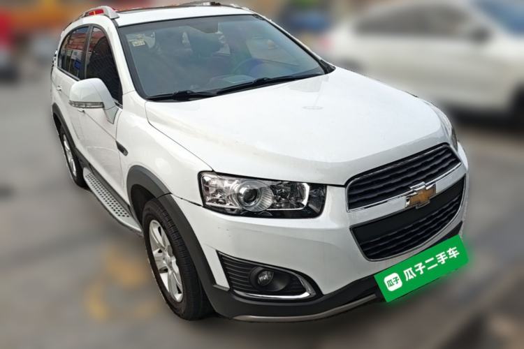 Used Chevrolet Captiva 2017 2.4L Two-Wheel Drive Luxury Edition 7 Seats Front Right 45 Deg