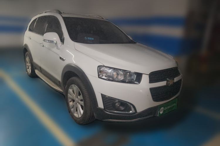 Used Chevrolet Captiva 2017 2.4L 4x4 Flagship Edition 7-Seater Front Right 45 Deg