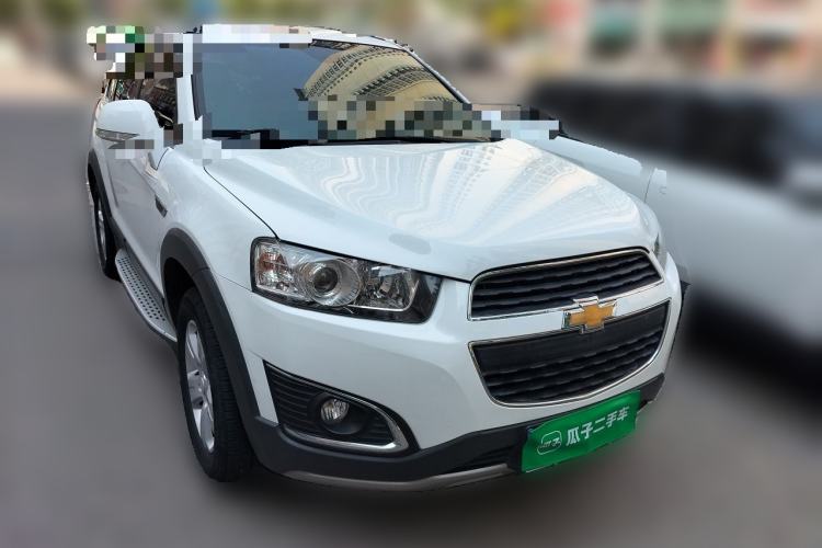 Used Chevrolet Captiva 2017 2.4L Two-Wheel Drive Luxury Edition 7 Seats Front Right 45 Deg